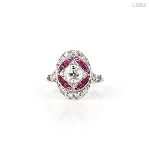 Bague à grappe de rubis et diamants du début du 20e siècle, ...