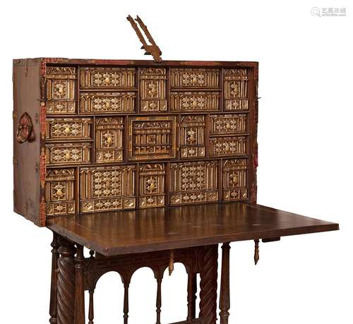 Salmantino cabinet from the 17th century. Walnut wood, bone,...