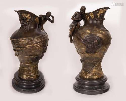 PAIR OF CUPS IN GILT AND PATINATED BRONZE REPRESENTING FAUNS...