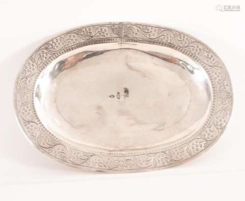 SILVER TRAY WITH EDGES WITH MOTIFS OF VINE BRANCHES, HALLMAR...