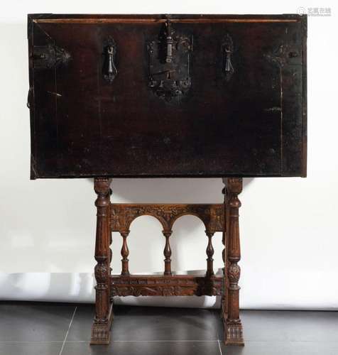 CASTILIAN CABINET IN WALNUT, XVI - XVII CENTURIES