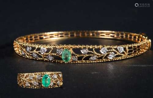 RING AND SLAVE SET IN 18K YELLOW GOLD, DIAMONDS AND EMERALD