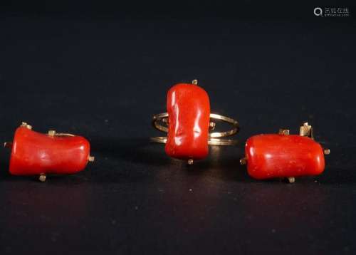 18K YELLOW GOLD AND RED CORAL RING AND EARRINGS SET