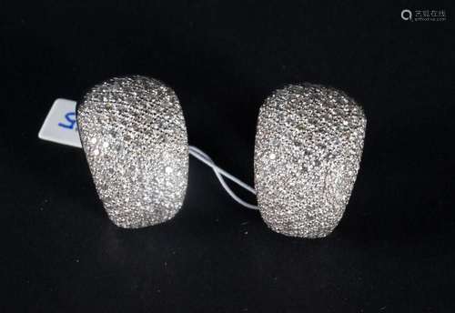 IMPORTANT PAIR OF EARRINGS IN 18K WHITE GOLD AND BRILLIANT C...