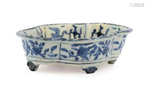 A Chinese Porcelain Vessel, late Ming Dynasty, of lobed oval...