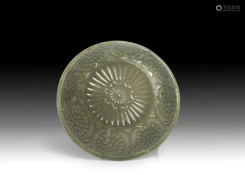 AN INDIAN MUGHAL CARVED JADAE DISH, SECOND HALF OF 19TH CENT...