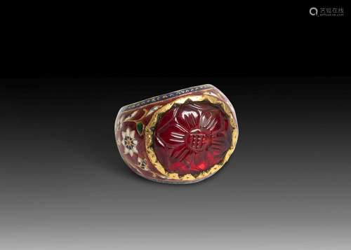 A MUGHAL CARVED RUBY RING, WITH ENAMELS SET ON GOLD, 19TH CE...