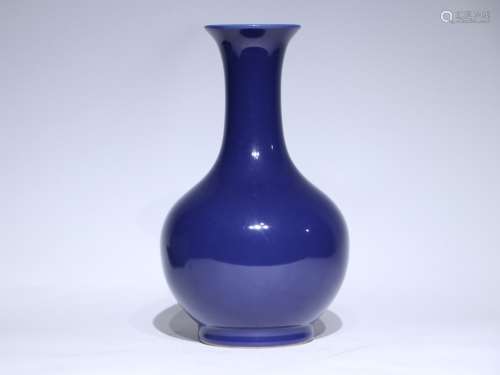 清道光 霁蓝釉赏瓶