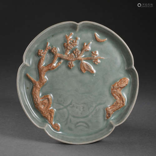 CHINESE SONG DYNASTY CELADON PLATE