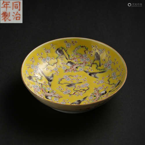 CHINESE QING DYNASTY TONGZHI YELLOW FAMILLE ROSE PLATE, 19TH...