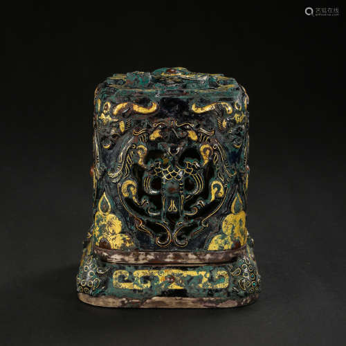 CHINA'S WARRING STATES PERIOD GOLD AND SILVER CRYSTAL ITEM, ...