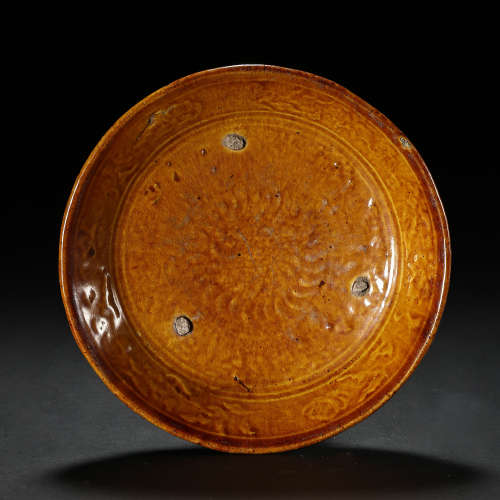 CHINA, LIAO OR JIN DYNASTIES, THREE-COLOR YELLOW GLAZED PLAT...