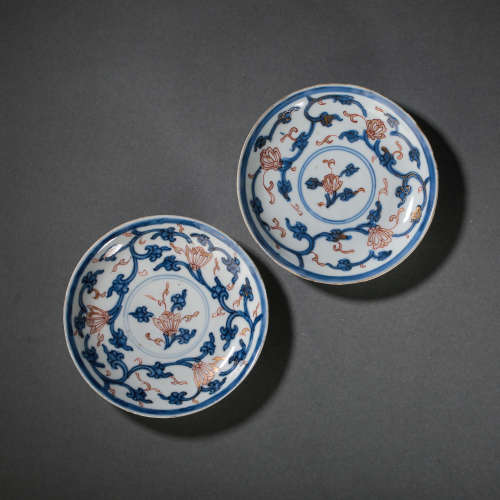 A PAIR OF CHINESE 20TH CENTURY BLUE AND WHITE PLATES