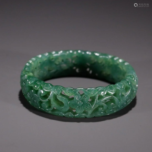 CHINESE JASPER BANGLE WITH CARVED 'FLORAL SCROLL'