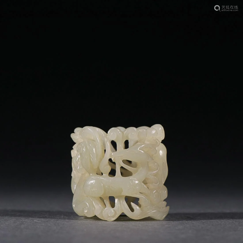 CHINESE HETIAN JADE THUMB RING WITH CARVED 'POMEGRANATE...