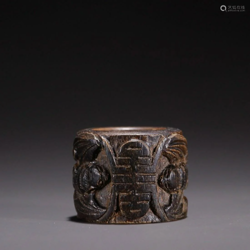 CHINESE AGARWOOD THUMB RING WITH CARVED 'BAT