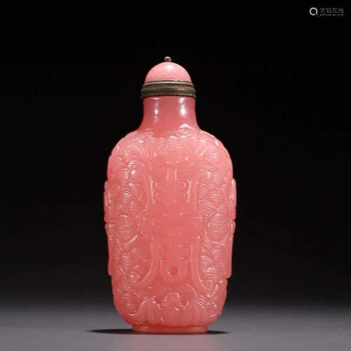 CHINESE PINK GLASS SNUFF BOTTLE DEPICTING 'BAT'