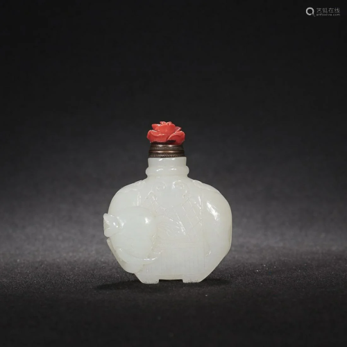 CHINESE HETIAN WHITE JADE SNUFF BOTTLE WITH CARVED 'ELE...