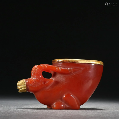 CHINESE GOLD-MOUNTED AGATE GOAT-FORM CUP