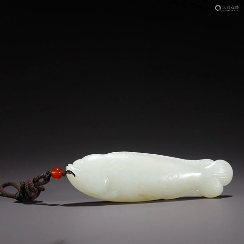 CHINESE HETIAN JADE HANDPIECE WITH CARVED 'FISH'