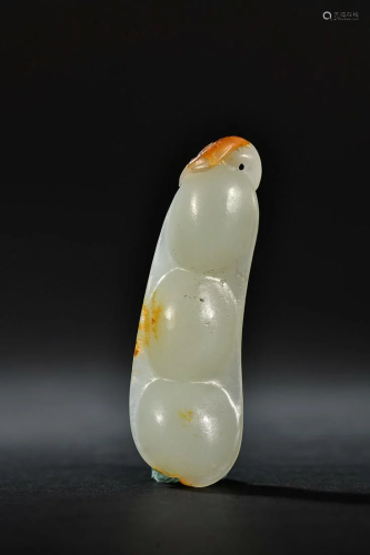 CHINESE HETIAN JADE HANDPIECE WITH CARVED 'GREEN BEAN&#...