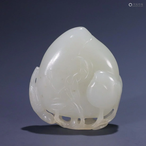CHINESE HETIAN WHITE JADE HANDPIECE WITH CARVED 'PEACH ...
