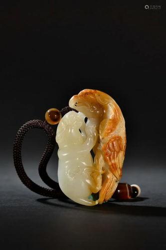 CHINESE HETIAN JADE HANDPIECE WITH CARVED 'EAGLE'
