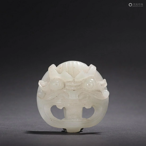 CHINESE HETIAN JADE BELT BUCKLE WITH CARVED 'ANIMAL MAS...