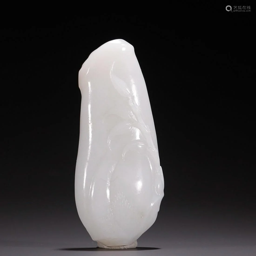 CHINESE HETIAN JADE PENDANT WITH CARVED 'BAMBOO'