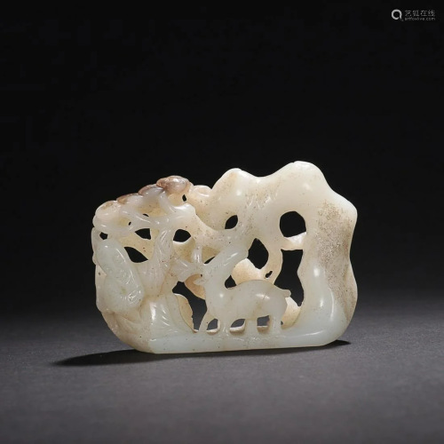 CHINESE HETIAN JADE ORNAMENT WITH CARVED 'DEER'