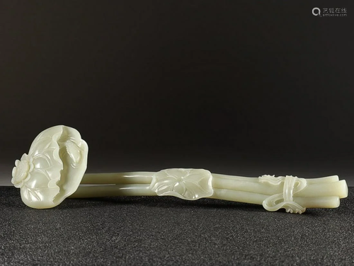 CHINESE HETIAN JADE RUYI SCEPTER WITH CARVED 'FISH'...