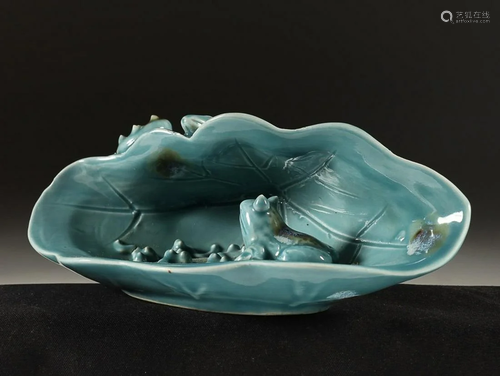 CHINESE BLUE-GLAZED LOTUS POND-FORM WASHER