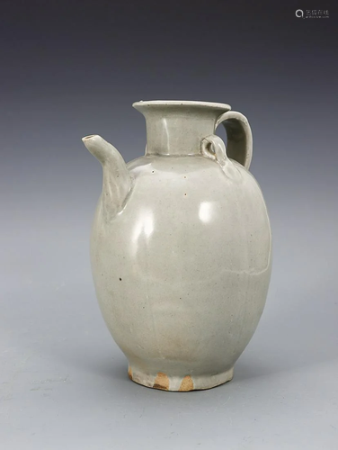 CHINESE GLAZED FLUTED EWER