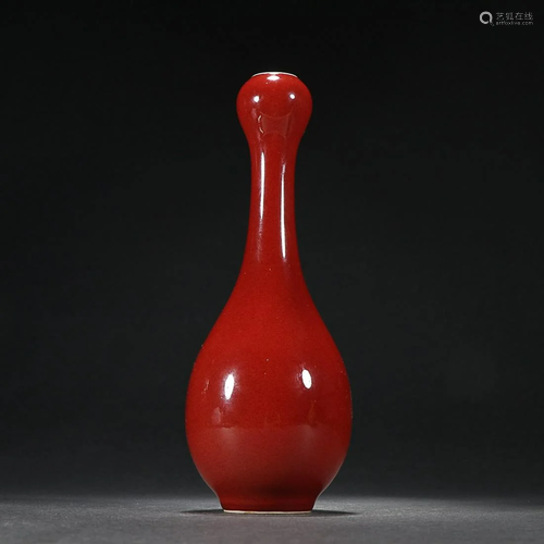 CHINESE RED-GLAZED GARLIC-HEAD VASE