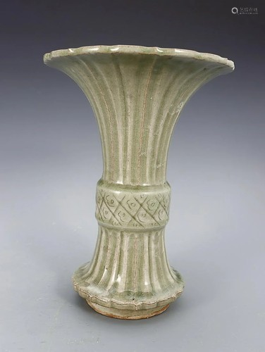 CHINESE LONGQUAN-WARE GREEN-GLAZED GU VESSEL