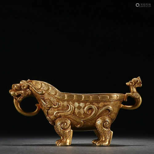 CHINESE GILT-BRONZE BEAST-FORM CUP CAST WITH 'DRAGON&#x...