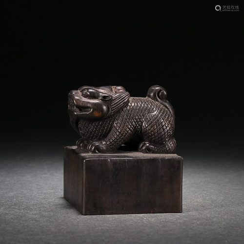 CHINESE AGARWOOD SEAL WITH 'AUSPICIOUS BEAST' KNOB