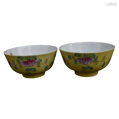 TWO CHINESE FAMILLE-ROSE ENAMELED PORCELAIN BOWLS DEPICTING ...