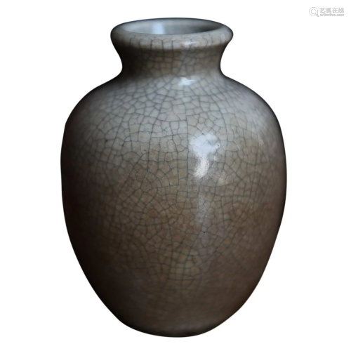 CHINESE GE-WARE ZUN VASE WITH 'IRON WIRE'