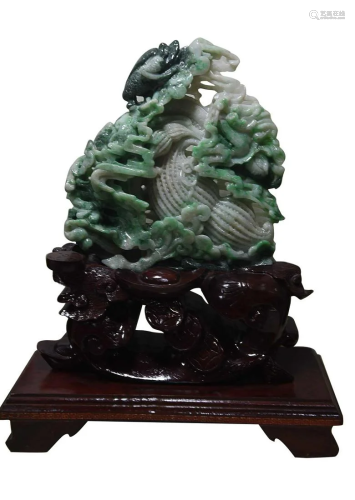 CHINESE JADEITE TOAD ON WOOD STAND