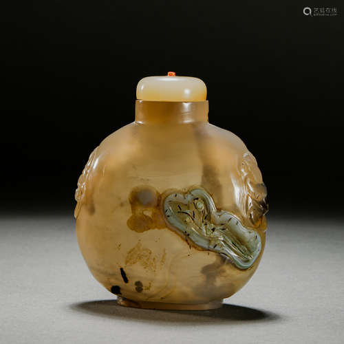 Qing Dynasty agate snuff bottle