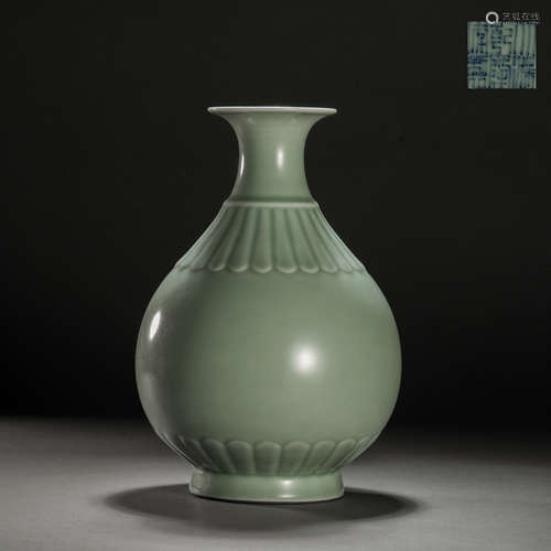 Qing Dynasty celadon jade pot spring