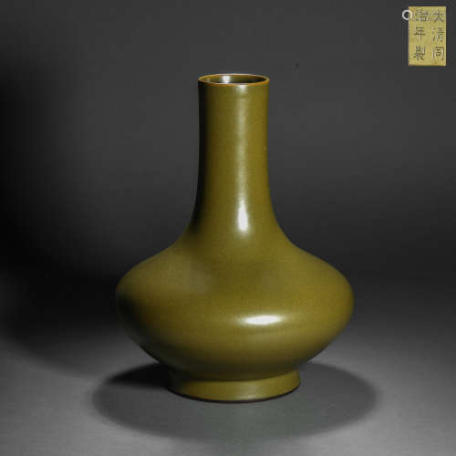 Qing Dynasty tea powder glaze flat vase
