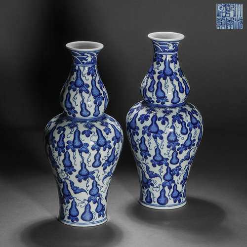 Qing Dynasty blue and white gourd bottle