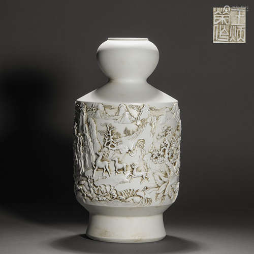 Qing Dynasty Wang Bingrong Porcelain White Carved Deer Vase