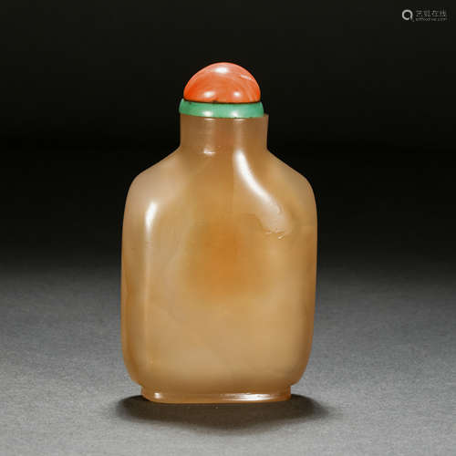 Qing Dynasty agate snuff bottle