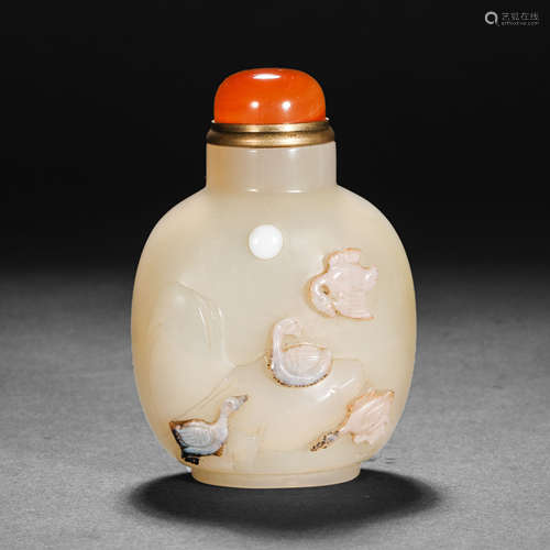 Qing Dynasty agate snuff bottle