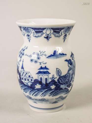 Vase mit chinesischer Landschaft / A vase with Chinese lands...