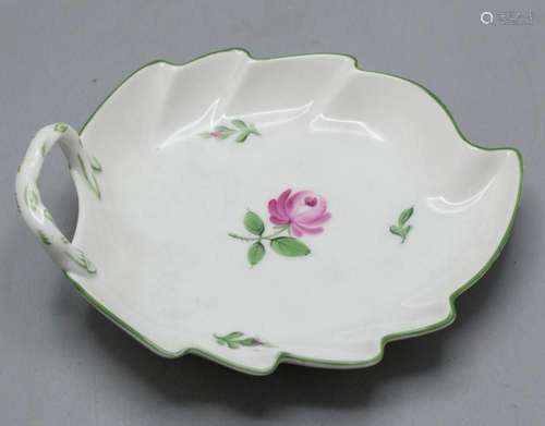 Blattschale mit Rose / A leaf shaped dish with a rose, Augar...