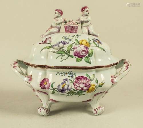 Fayence-Deckelterrine / A faience lidded tureen, Frankreich,...